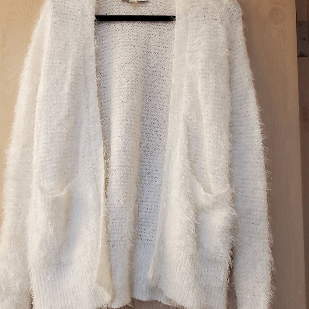 💕Beautiful white sweater💕